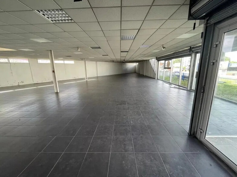 Local commercial dans Eysines à louer - Photo intérieure – Image 2 sur 9