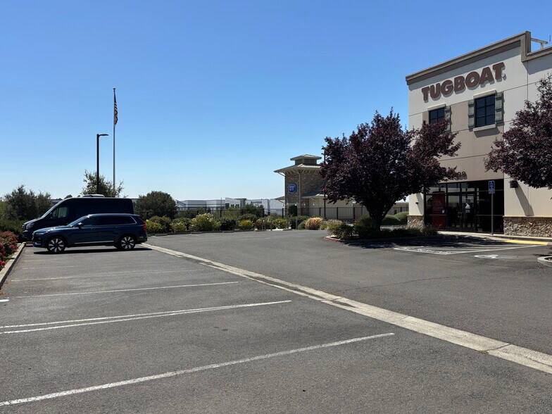 390-398 Devlin Rd, Napa, CA à louer - Photo de l’immeuble – Image 3 sur 3