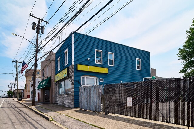 2128 Jericho Tpke, Garden City Park, NY à vendre - Photo de l’immeuble – Image 3 sur 8