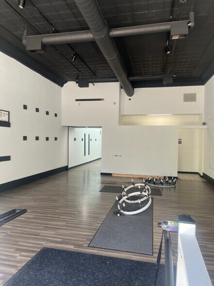 211 N Cedar Ave, Owatonna, MN à louer - Photo de l’immeuble – Image 3 sur 5