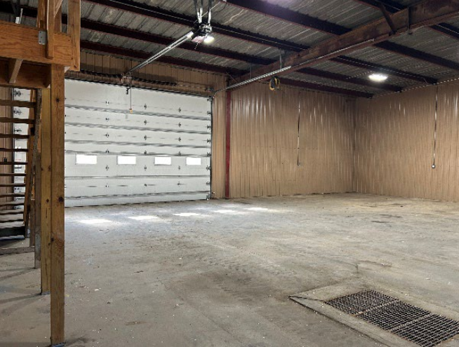 8106 & 8110 S Industrial Dr, Cedar Hill, MO à louer Photo intérieure– Image 1 sur 4