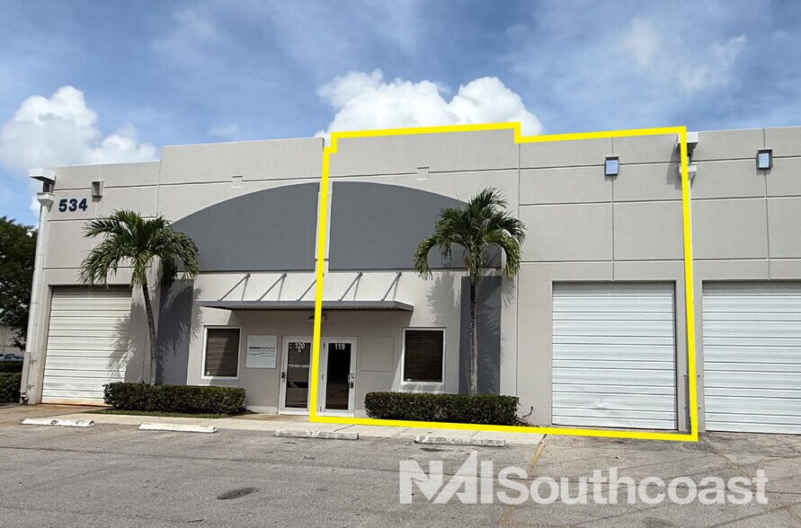 534 Mercantile Pl, Port Saint Lucie, FL à louer - Photo de l’immeuble – Image 3 sur 8