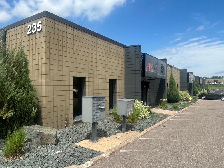 235 E Roselawn Ave, Saint Paul, MN à louer - Photo de l’immeuble – Image 2 sur 4