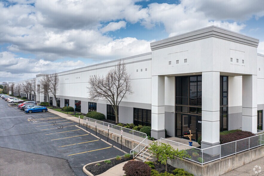 9407-9415 Meridian Way, West Chester, OH à louer - Photo principale – Image 1 sur 7