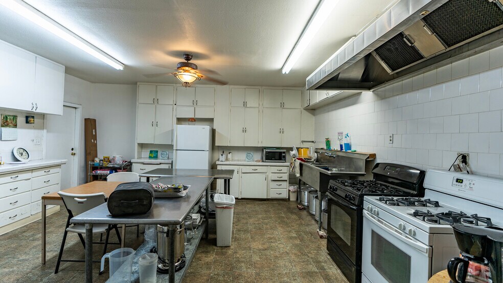 3208 Stanislaus St, Riverbank, CA à vendre - Photo de l’immeuble – Image 2 sur 24