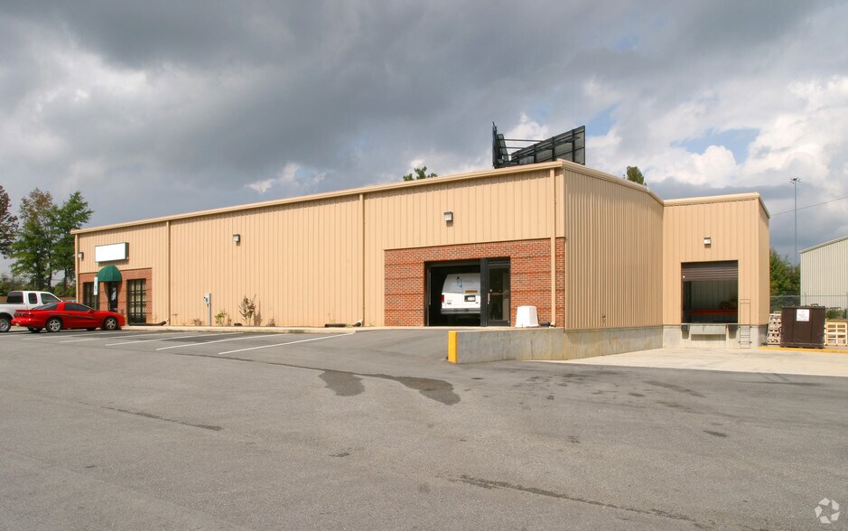 516 Teague St, Greensboro, NC à louer - Photo de l’immeuble – Image 2 sur 4