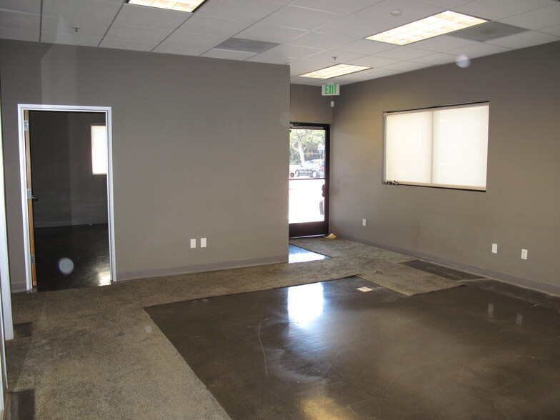 2150 N Lincoln St, Burbank, CA à louer - Photo de l’immeuble – Image 2 sur 8