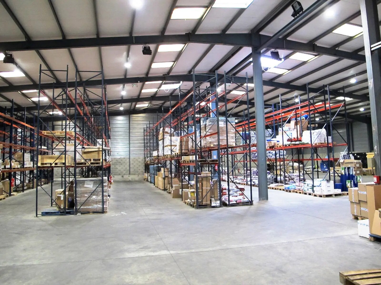 Local d’activités dans Saint-Andiol à louer Photo de l’immeuble– Image 1 sur 8