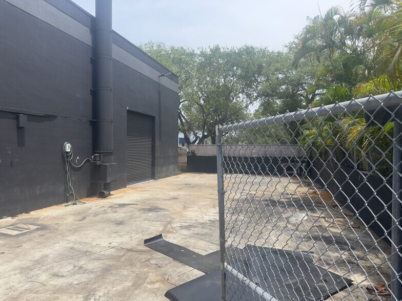 10431 NW 26th St, Doral, FL à louer - Photo de l’immeuble – Image 3 sur 18