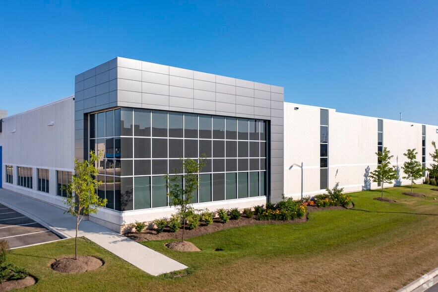 3610 Odyssey Dr, Mississauga, ON à louer - Photo principale – Image 1 sur 4