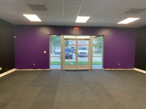 3819 W Gate City Blvd, Greensboro, NC à louer Photo intérieure– Image 1 sur 7