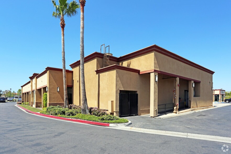 18420 Brookhurst St, Fountain Valley, CA à louer - Photo de l’immeuble – Image 2 sur 5