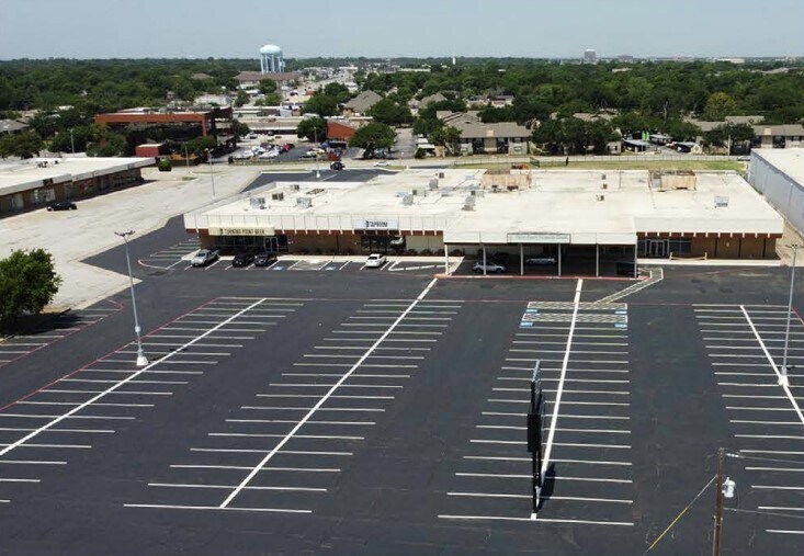 1301-1313 Brown Trl, Bedford, TX à louer - Photo de l’immeuble – Image 3 sur 8