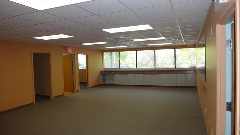 1 Northwestern Dr, Bloomfield, CT à vendre - Photo intérieure – Image 3 sur 8
