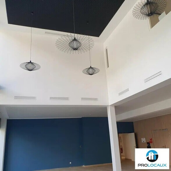 Bureau dans Meylan à louer - Photo de l’immeuble – Image 2 sur 12