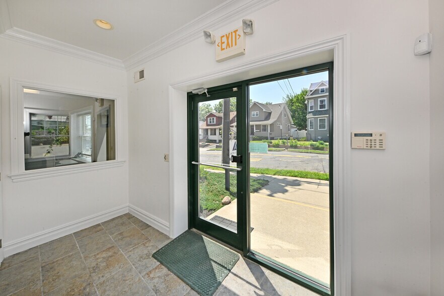 59 Lincoln Ave, Fair Lawn, NJ à vendre - Photo de l’immeuble – Image 3 sur 27