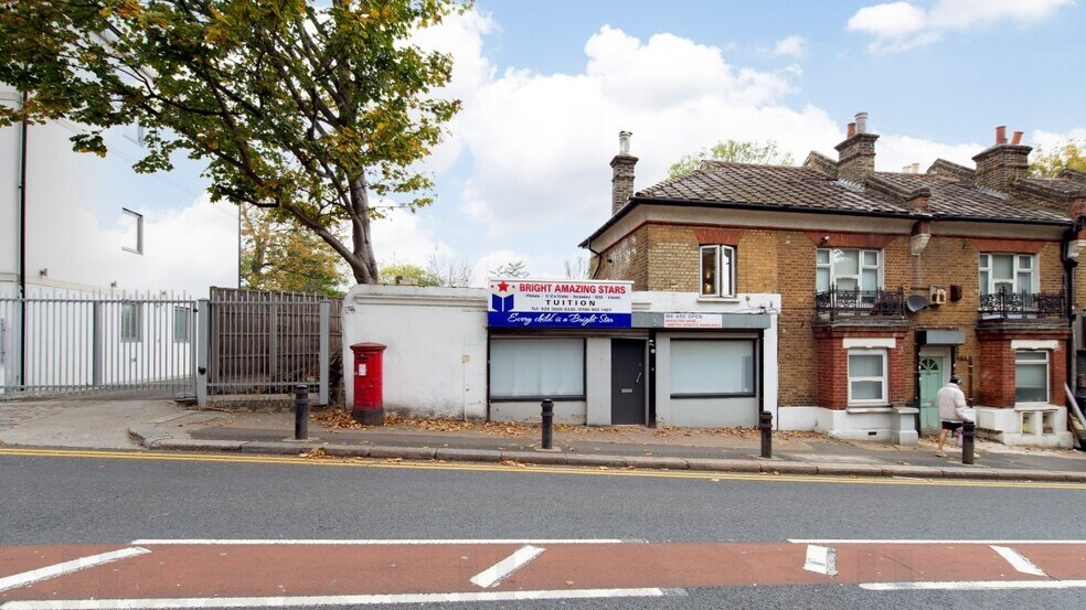 57 Hillreach, Londres à vendre - Photo principale – Image 1 sur 1