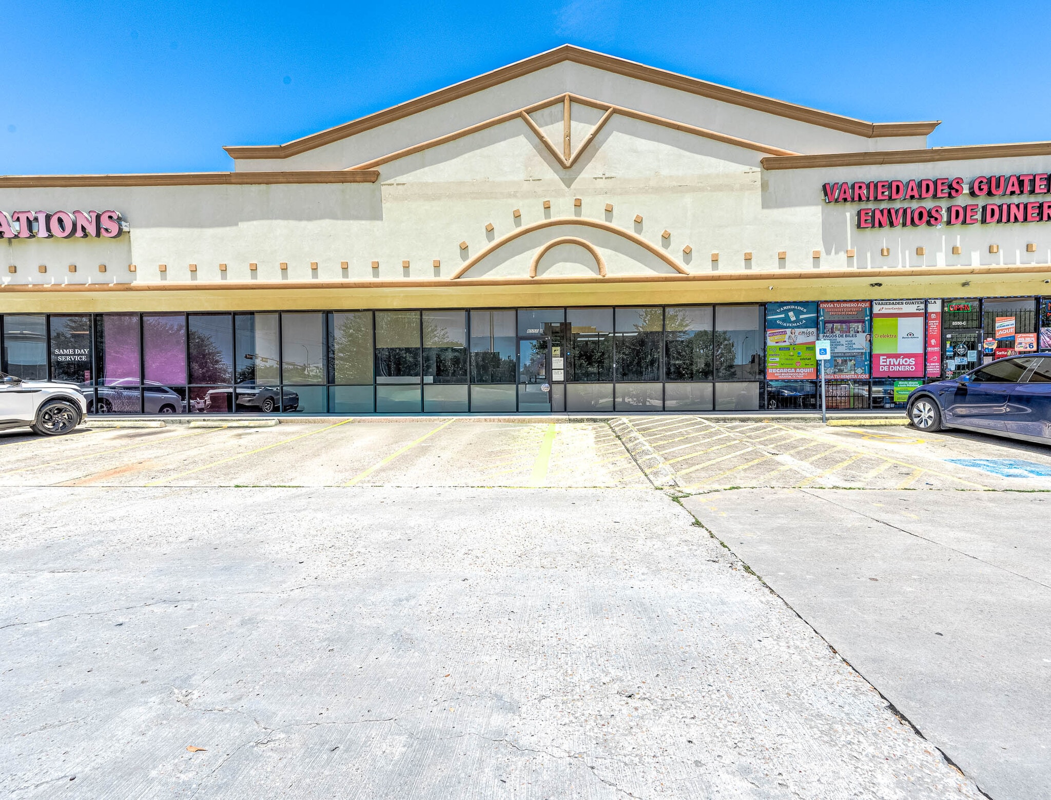 8530 S Braeswood Blvd, Houston, TX à louer Photo intérieure– Image 1 sur 48