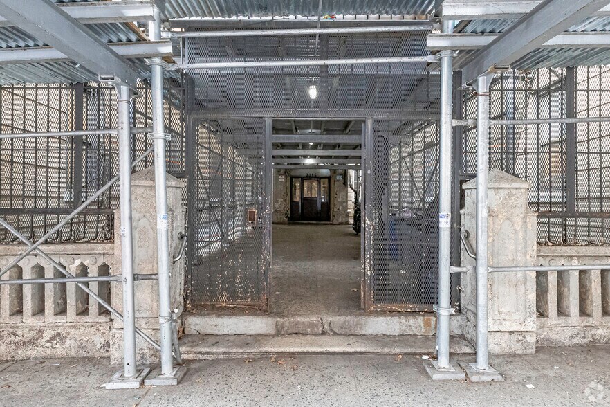 2095 Creston Ave, Bronx, NY à vendre - Photo de l’immeuble – Image 3 sur 4