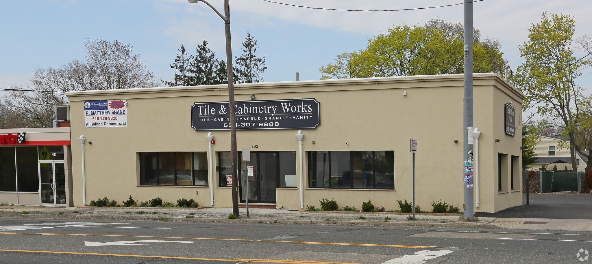 292-294 Medford Ave, Patchogue, NY à louer Photo principale– Image 1 sur 20