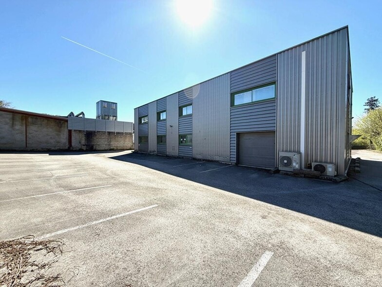 Local d'activités dans Miserey-Salines à vendre - Photo de l’immeuble – Image 3 sur 10
