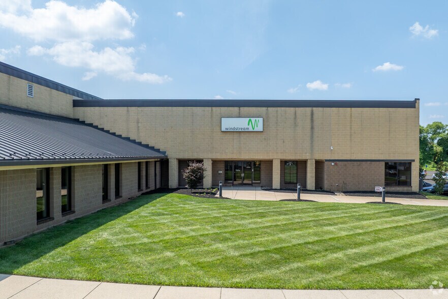 965 Thomas Dr, Warminster Township, PA à louer - Photo de l’immeuble – Image 2 sur 5