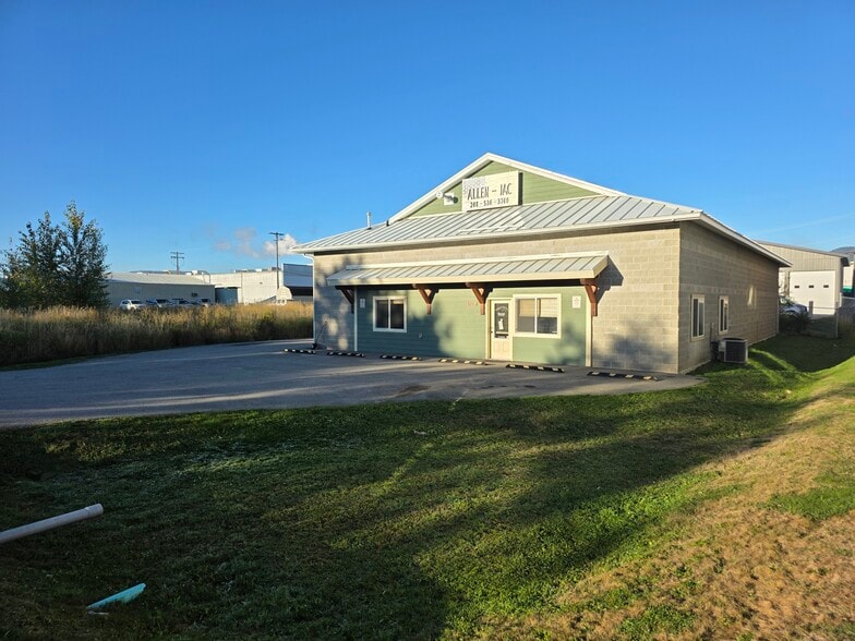 1725 Culvers Dr, Sandpoint, ID à louer - Photo de l’immeuble – Image 1 sur 17