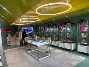 9400-9414 Brighton Way, Beverly Hills, CA à louer Photo intérieure– Image 2 sur 2