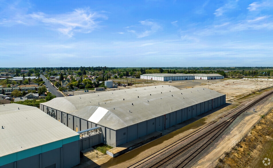 2906 Santa Fe St, Riverbank, CA à vendre - Photo de l’immeuble – Image 2 sur 11