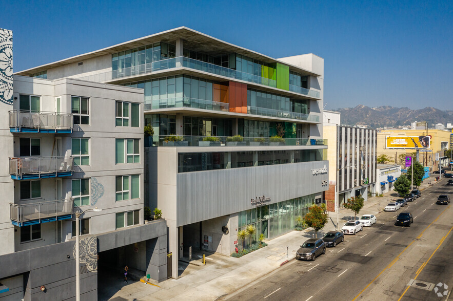 925 N La Brea Ave, Los Angeles, CA à louer - Photo de l’immeuble – Image 1 sur 13