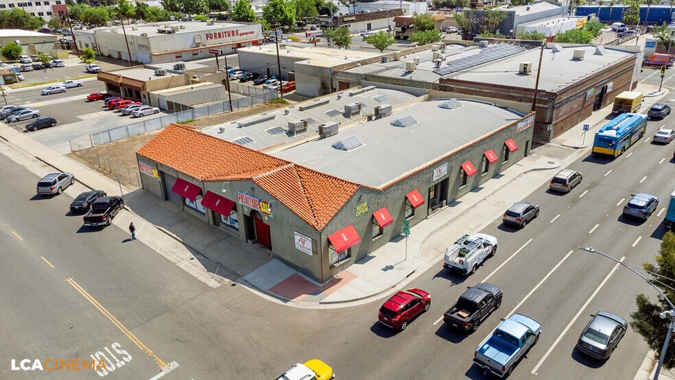 2300 Eye St, Bakersfield, CA à vendre - Photo de l’immeuble – Image 1 sur 8