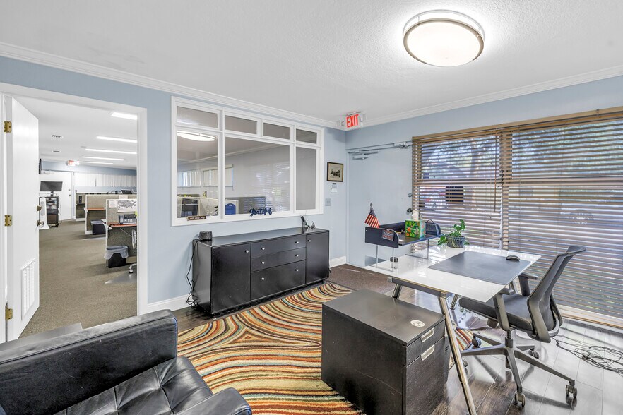 4111 16th St N, Saint Petersburg, FL à louer - Photo de l’immeuble – Image 2 sur 20