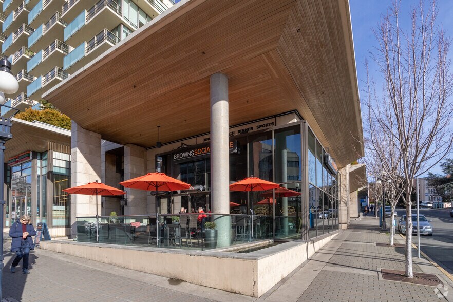 707 Courtney St, Victoria, BC à louer - Photo de l’immeuble – Image 3 sur 7