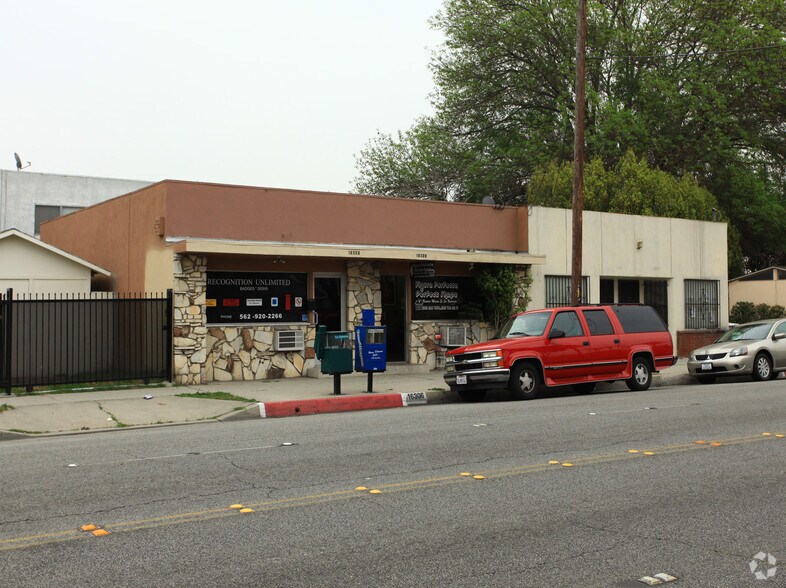 16306-16308 Clark Ave, Bellflower, CA à vendre - Photo principale – Image 1 sur 2