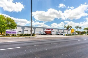 2555 NW 107th Ave, Doral, FL à louer - Photo de l’immeuble – Image 2 sur 3
