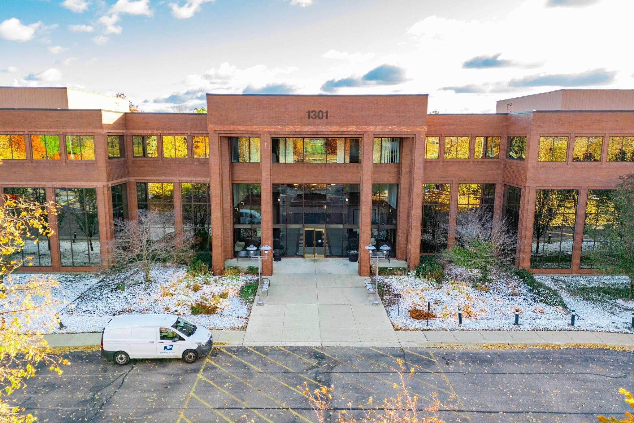 1301 W Long Lake Rd, Troy, MI à louer Photo principale– Image 1 sur 29