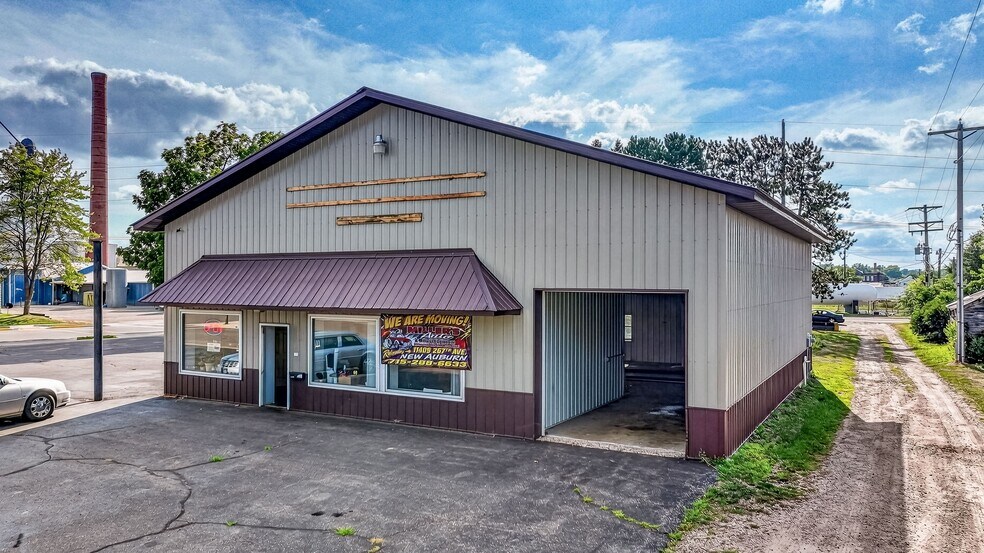 1417 Martin Rd, Bloomer, WI à vendre - Photo de l’immeuble – Image 2 sur 17