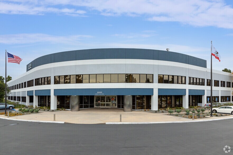 5000 Airport Plaza Dr, Long Beach, CA à louer - Photo principale – Image 1 sur 6