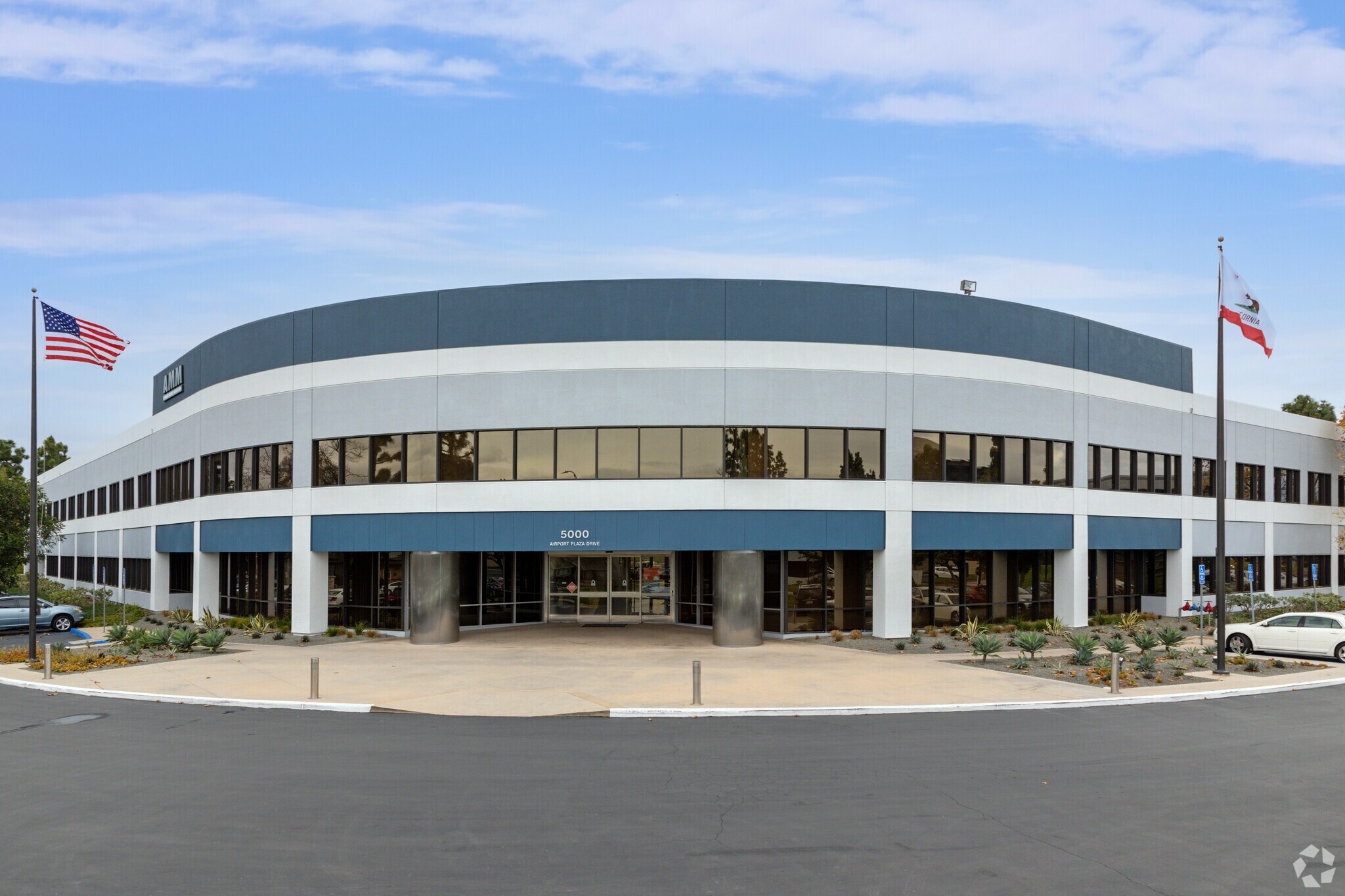 5000 Airport Plaza Dr, Long Beach, CA à louer Photo principale– Image 1 sur 7