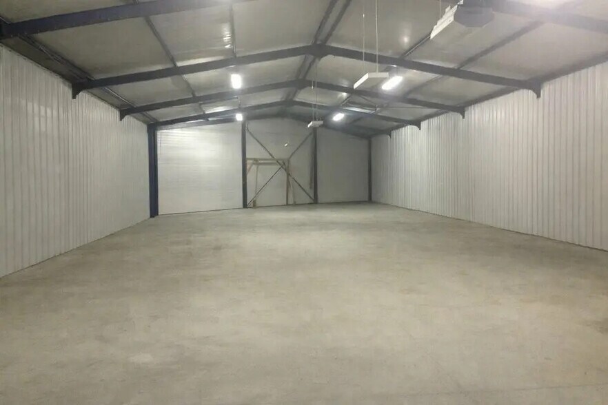 Industriel/Logistique dans GRANDCHAMP-DES-FONTAINES à louer - Photo de l’immeuble – Image 3 sur 4