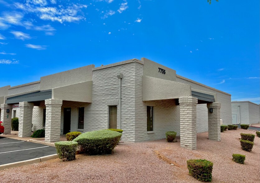 7750 E Redfield Dr, Scottsdale, AZ à louer - Photo de l’immeuble – Image 2 sur 25