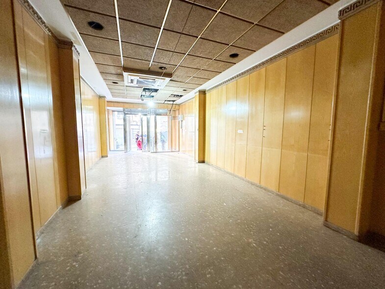 Local commercial dans Cieza, Murcia à louer - Hall d’entrée – Image 3 sur 14