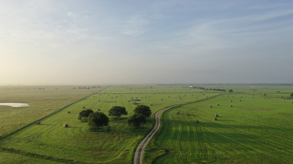 6674 Oilfield Road, Sealy, TX à vendre - Photo de l’immeuble – Image 1 sur 3