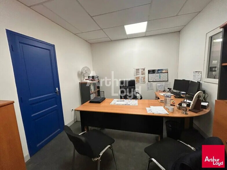 Local commercial dans Villebarou à louer - Photo de l’immeuble – Image 3 sur 4