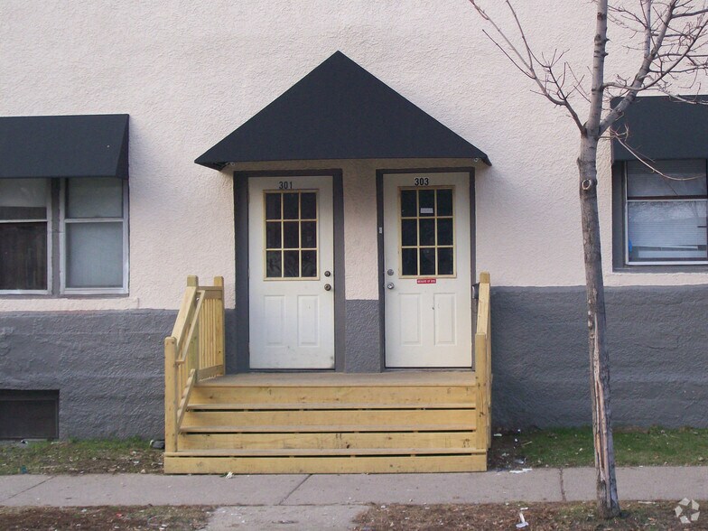 301 17th Ave NE, Minneapolis, MN à vendre - Photo de l’immeuble – Image 3 sur 8
