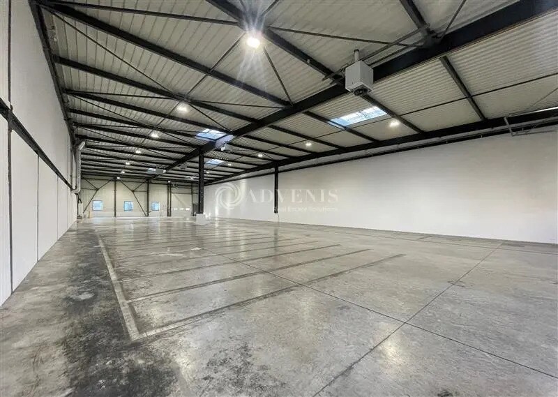 Local d’activités dans La Courneuve à louer - Photo de l’immeuble – Image 3 sur 10