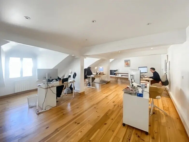 Bureau dans Paris à louer - Photo de l’immeuble – Image 2 sur 7