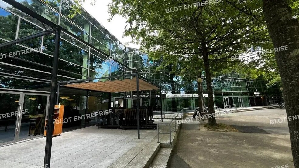 Local commercial dans Rennes à louer - Photo de l’immeuble – Image 1 sur 7