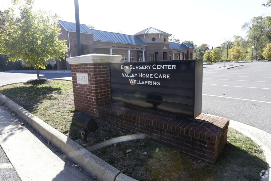 525 Amherst St, Winchester, VA à louer - Photo de l’immeuble – Image 3 sur 22