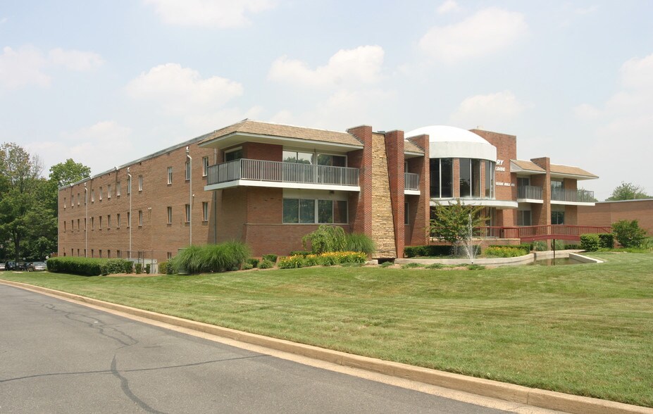 8136 Old Keene Mill Rd, Springfield, VA à vendre - Photo de l’immeuble – Image 3 sur 12
